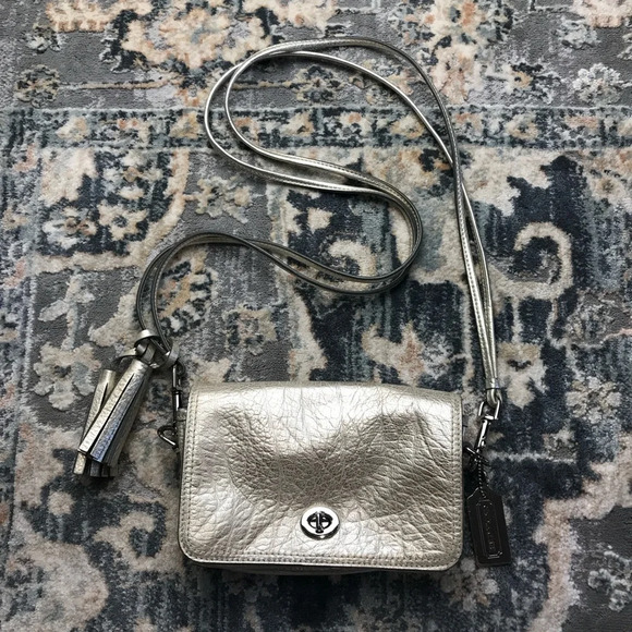 Coach metallic vintage turnlock - Picture 1 of 6